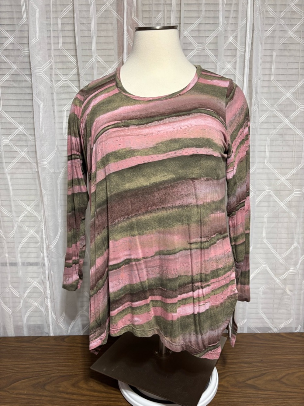Belle by Kim Gravel 1X gray&pink Long-Sleeve Swing Tunic Round neck 25p2p 32L